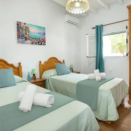 Sleeps 8 Pool Air Con Wifi * Sant Climent