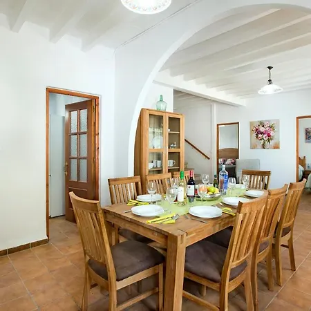 Villa Sleeps 8 Pool Air Con Wifi
